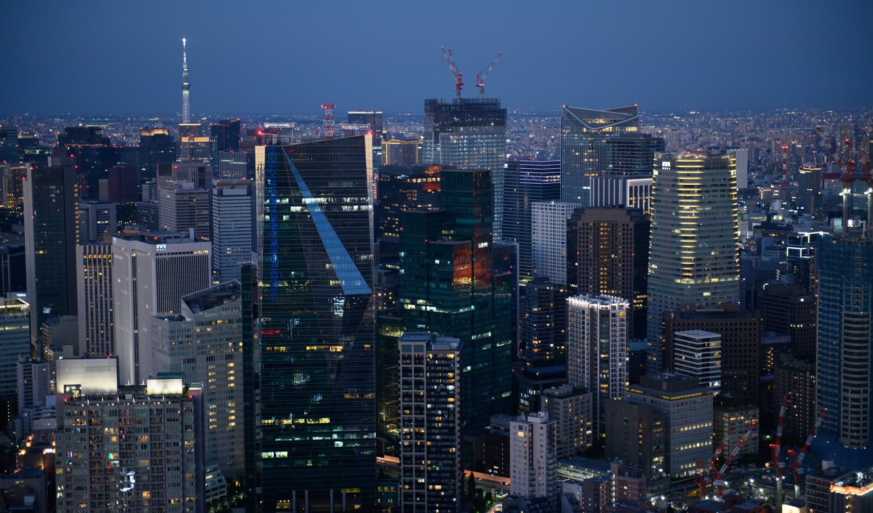 Commercial and residential buildings at dusk in the Minato district of Tokyo, Japan.